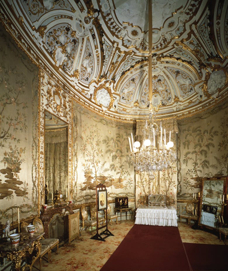 Oval Cabinet in the Royal Apartments