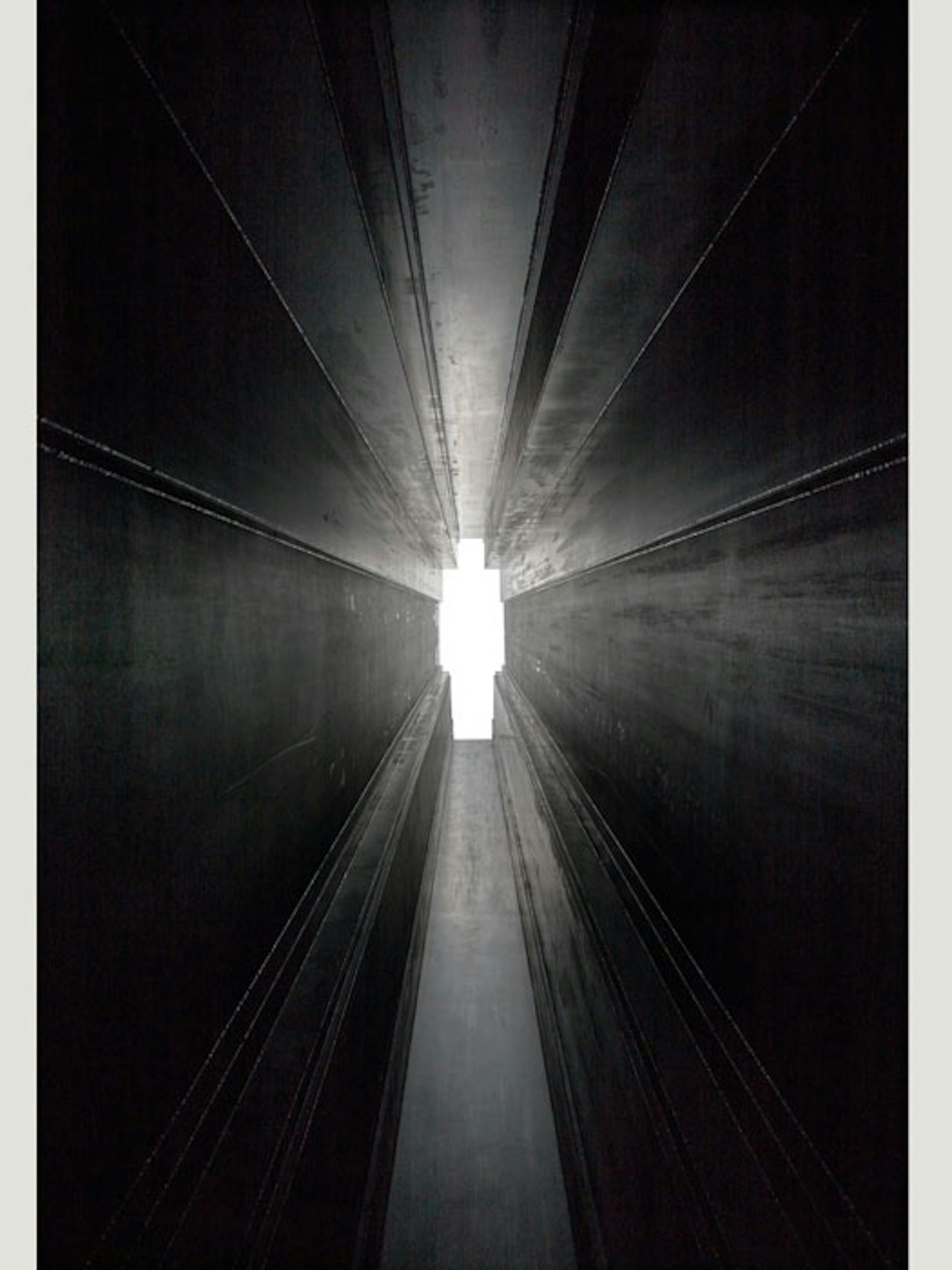 Antony Gormley Passage, 2016 Acciaio Corten 6 mm 202 x 72.2 x 1198 cm Veduta della mostra, White Cube Bermondsey, Londra, Regno Unito Foto © White Cube (Ben Westoby) © the artist