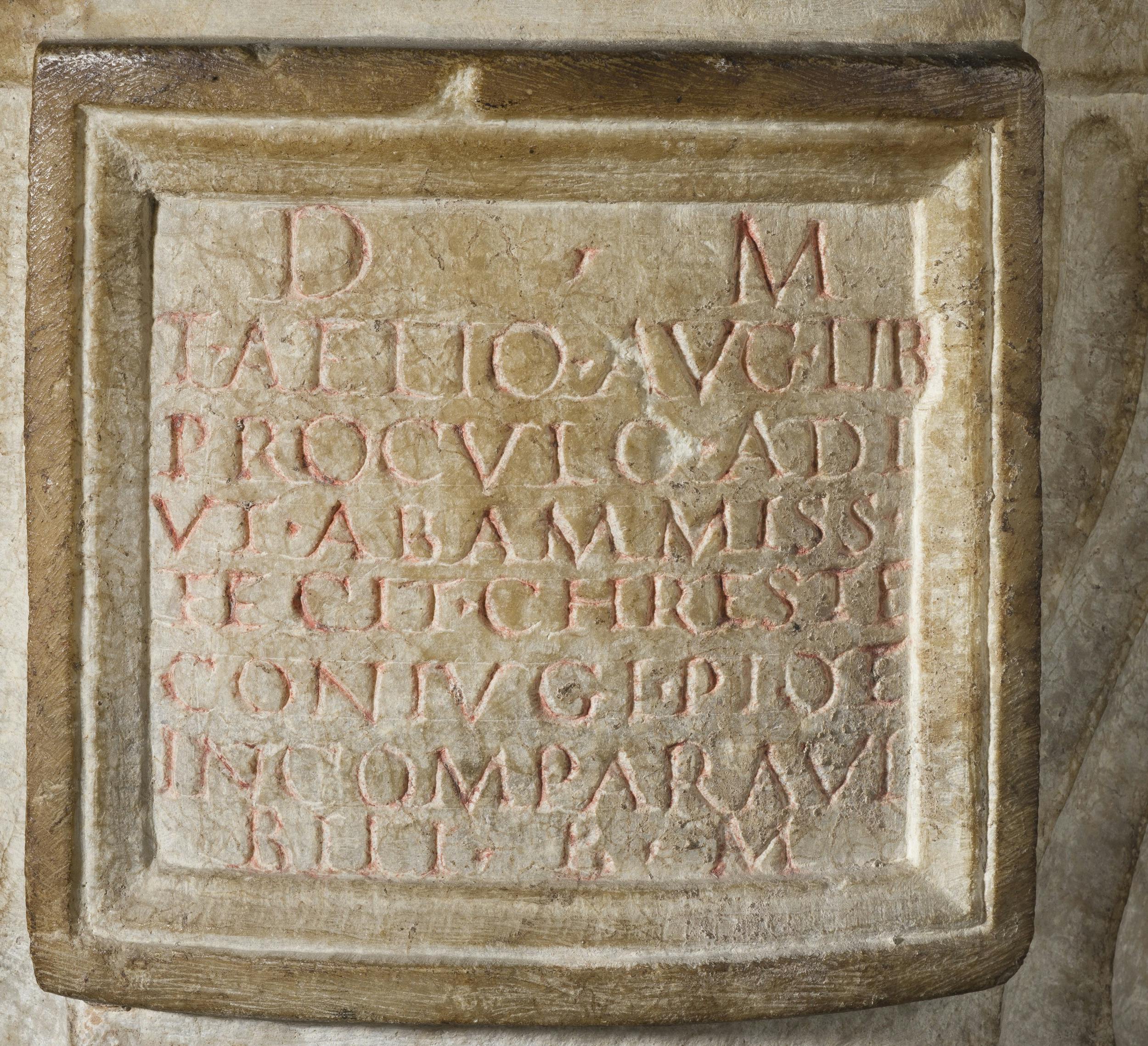 Cinerario di Elio Proculo, dettaglio dell'iscrizione