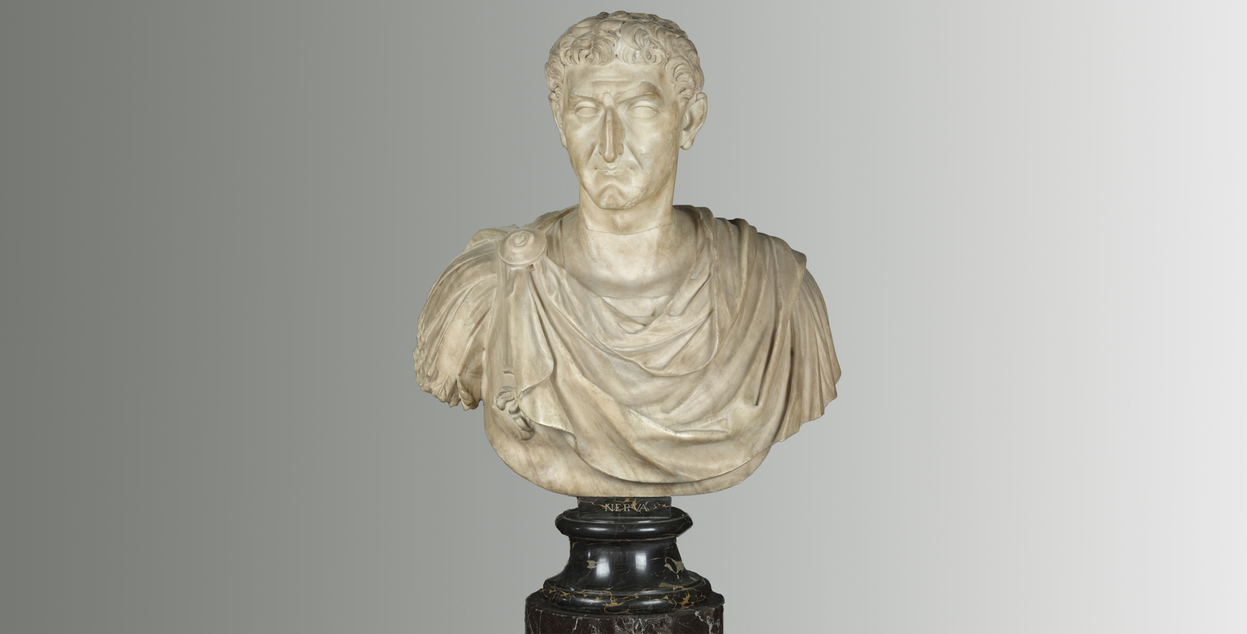 Figura Femminile Che Funge Da Colonna