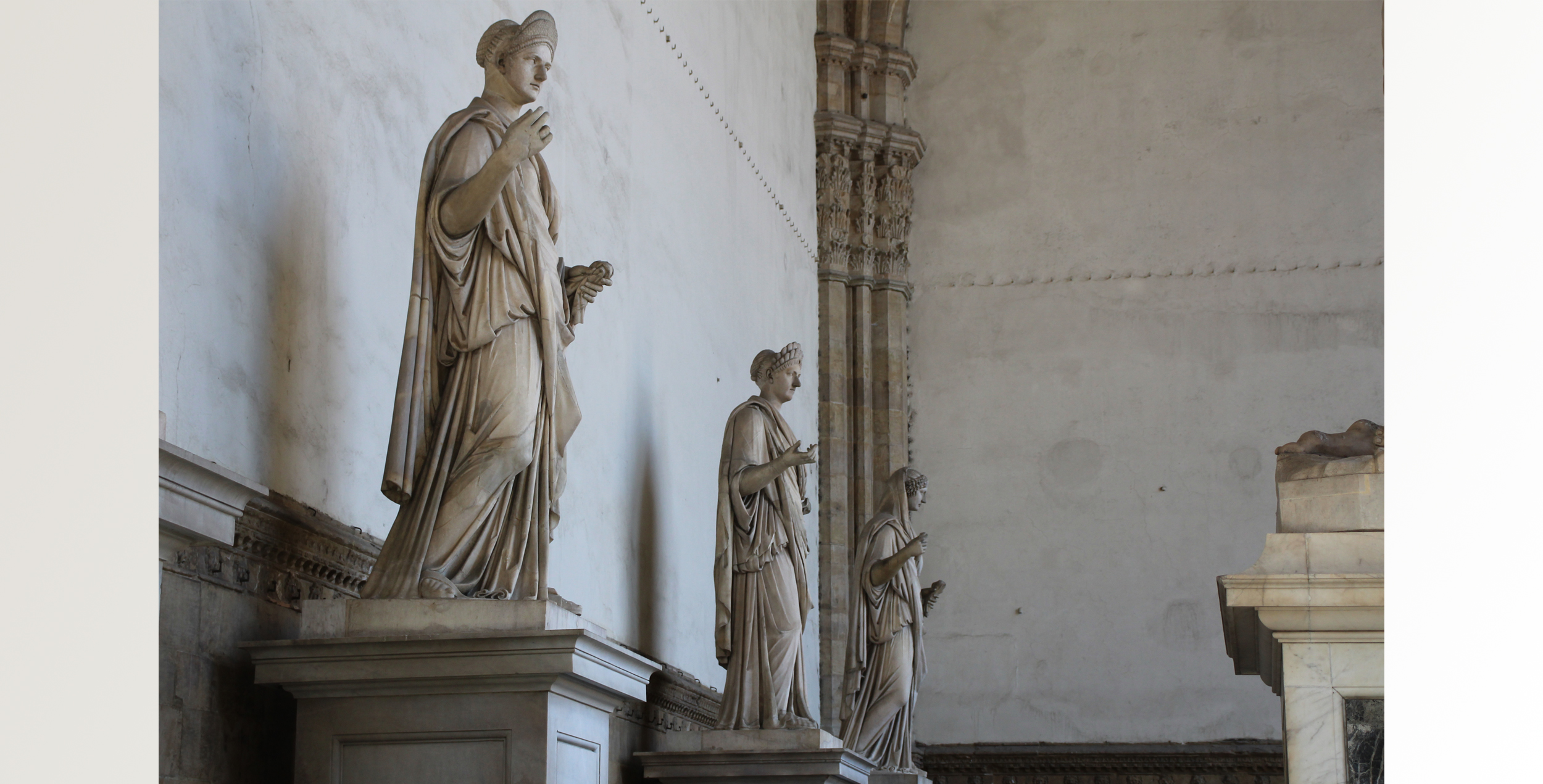 Figura Femminile Che Funge Da Colonna
