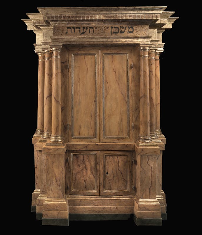 Manifattura pisana Aròn ha-qòdesh Seconda metà del XVI secolo legno di noce, intagliato, tornito dipinto e dorato Comunità Ebraica, Pisa