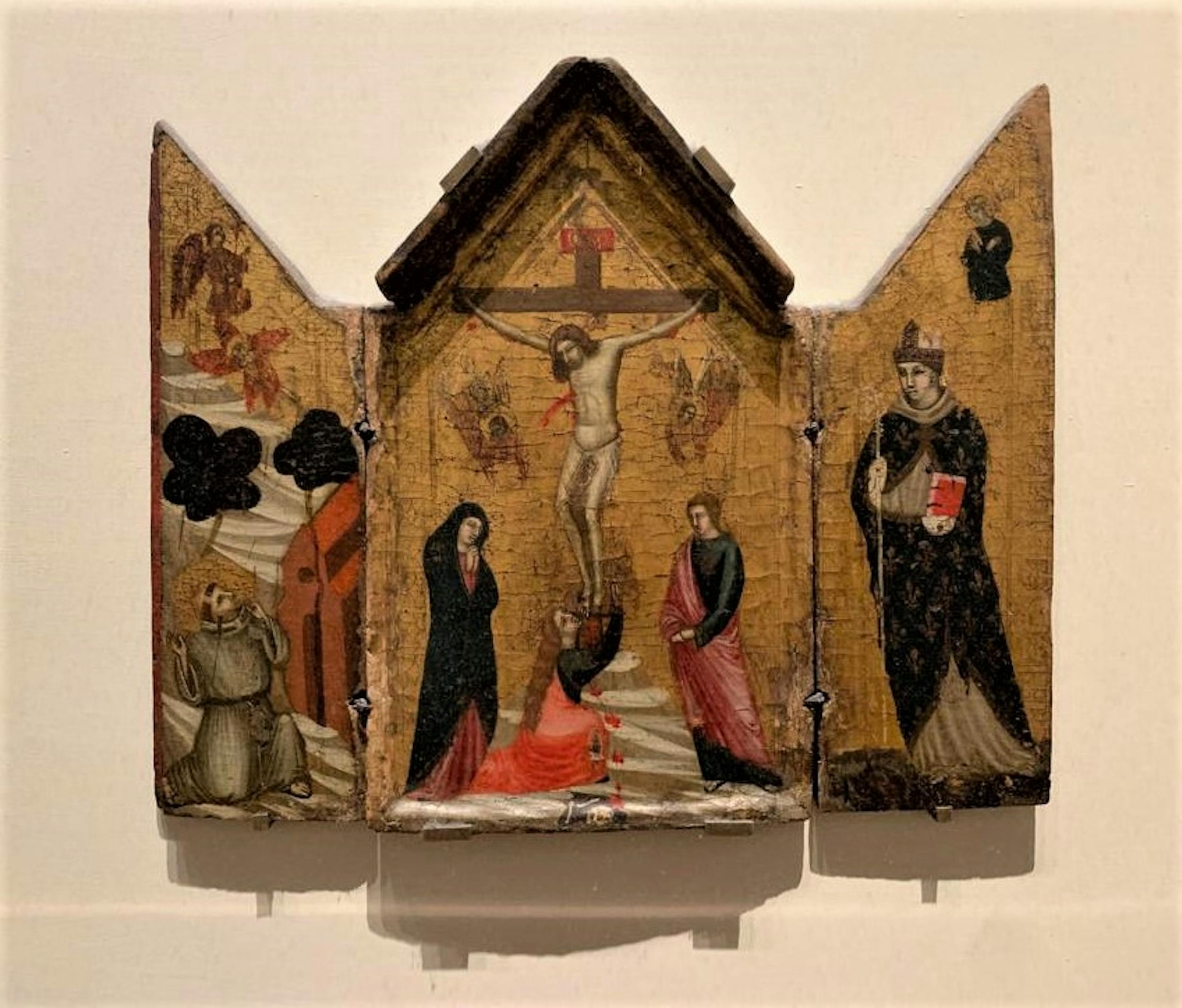Fig. 1: Pacino di Buonaguida e bottega - Crocifissione con Santa Maria Maddalena (scomparto centrale); San Francesco (scomparto sinistro); San Ludovico di Tolosa (scomparto destro), 1320-1330