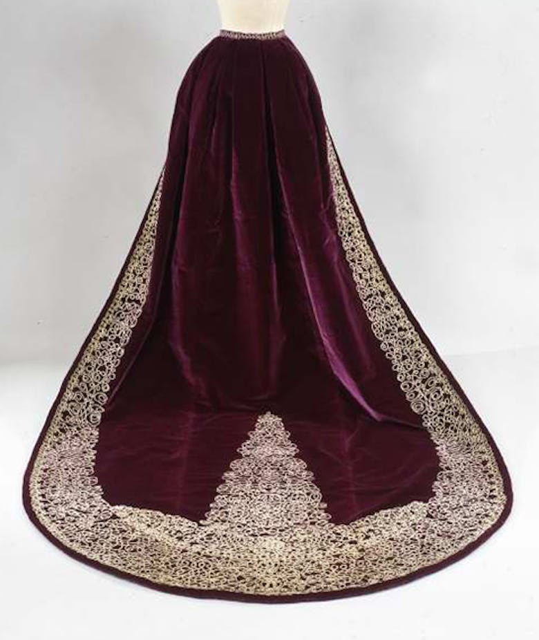 Train for courtly gown