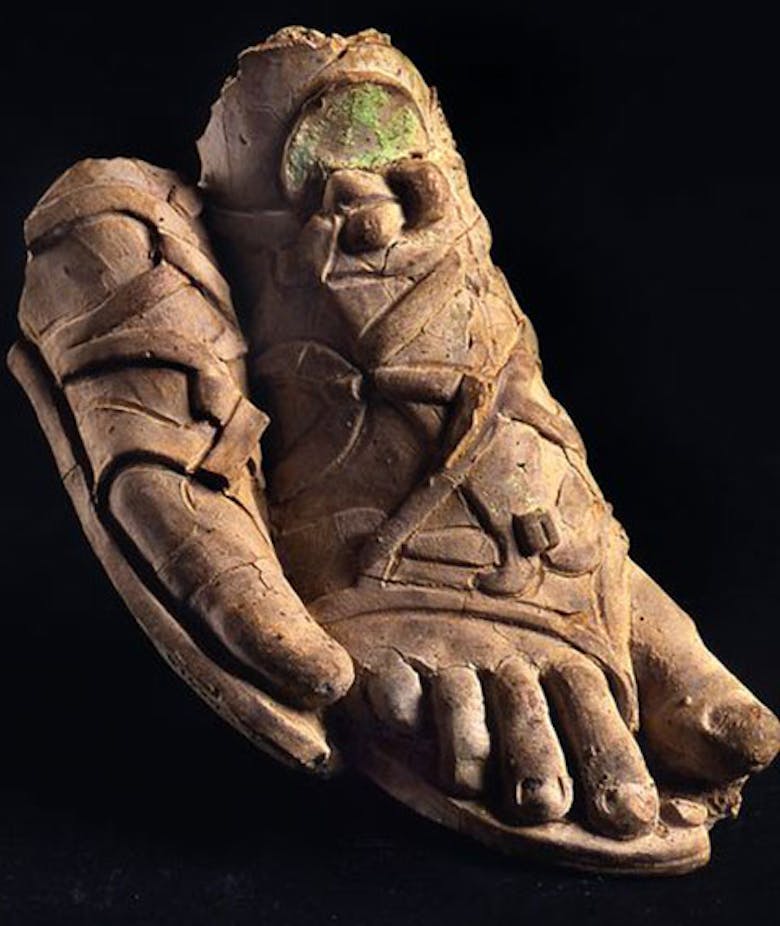 Ai piedi degli dei. L'arte della calzatura tra antica Roma, cinema colossal e moda contemporanea Ai piedi degli dei. L'arte della calzatura tra antica Roma, cinema colossal e moda contemporanea