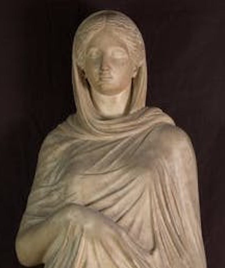 Statua femminile con ritratto ideale
