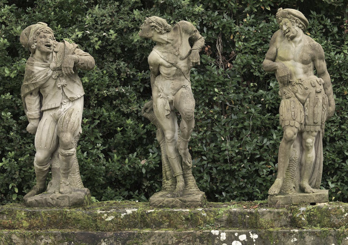 Three statues of Grotesque figures or Caramogi | Artworks | Uffizi
